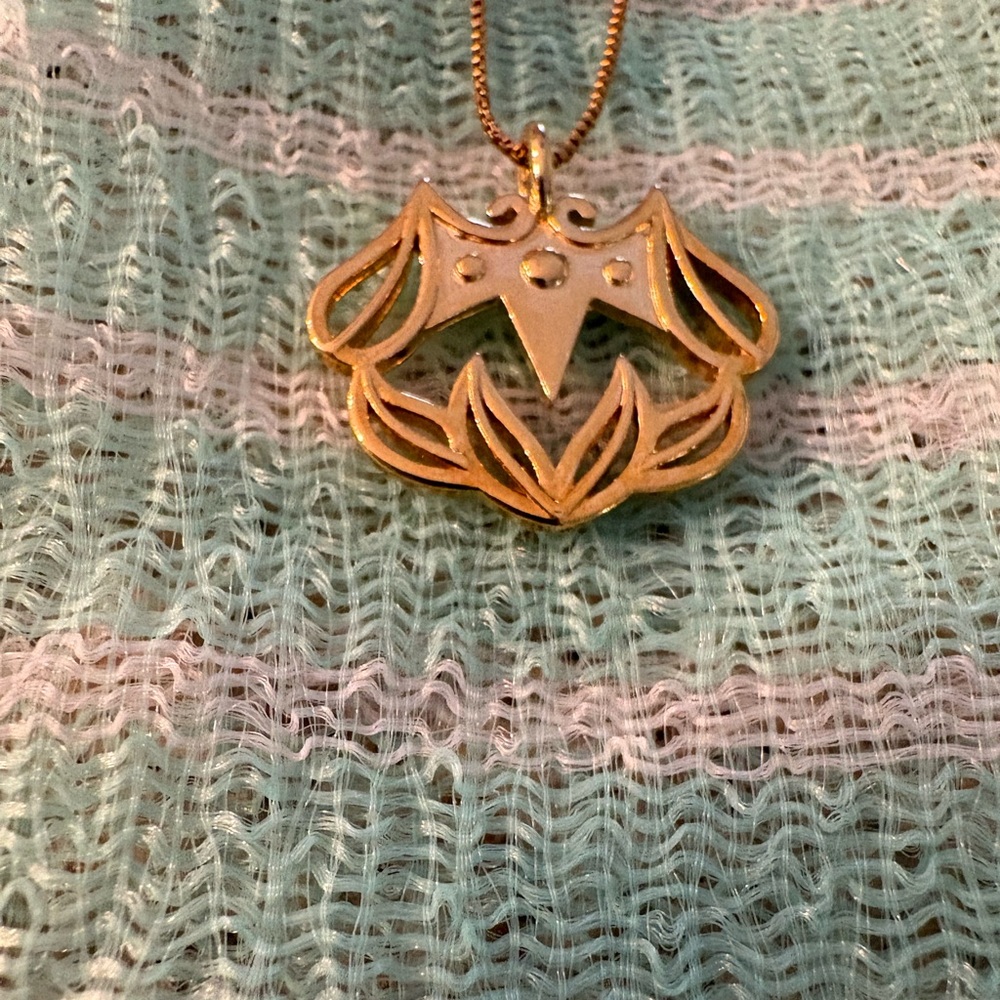 A Queen's Necklace. All info included in pics!  18” (extender attached) gold